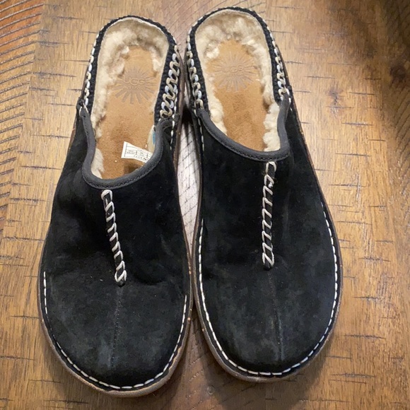 Ugg Mules size 8 Womens Black suede with fur lining - Picture 2 of 9